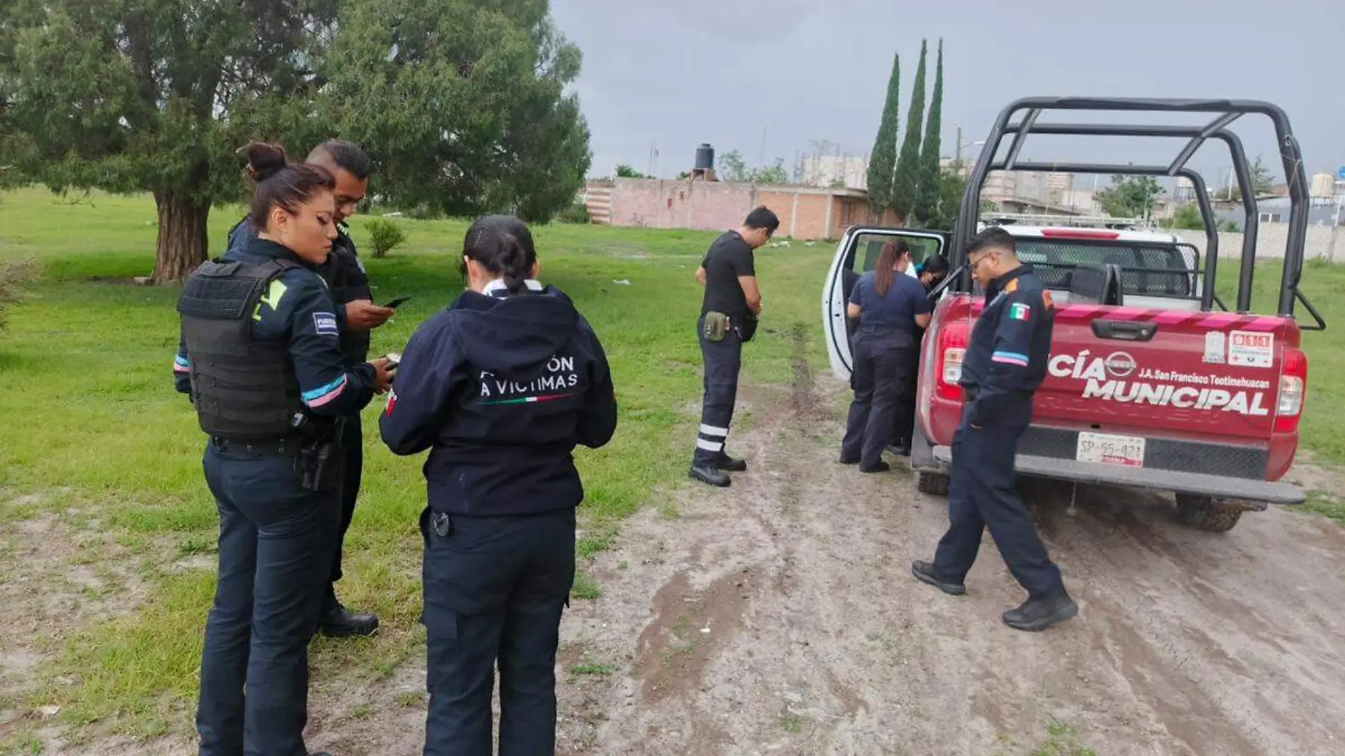 policias intervienen para evitar suicidio de una joven